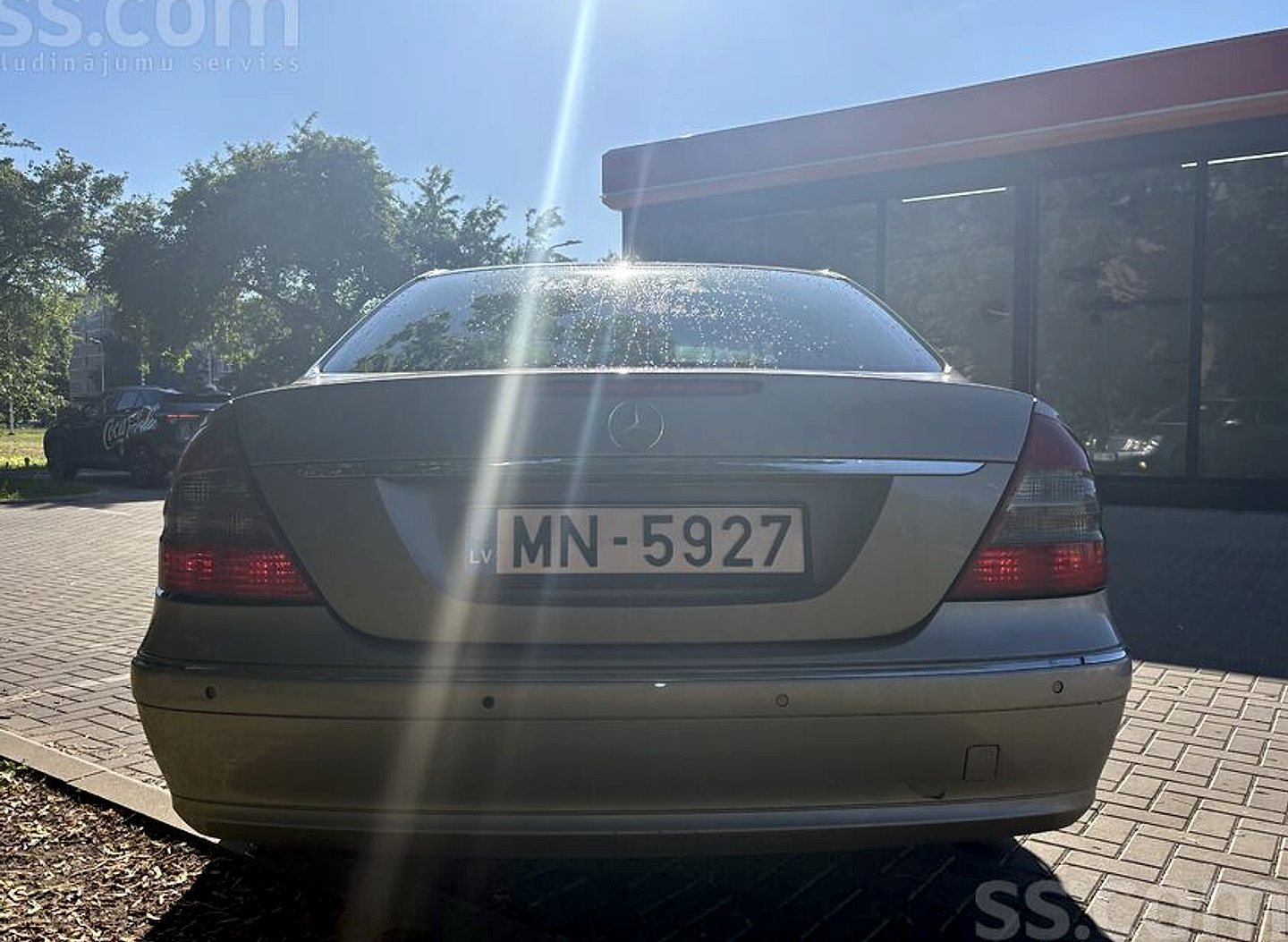 Mercedes-Benz E300 — foto 4