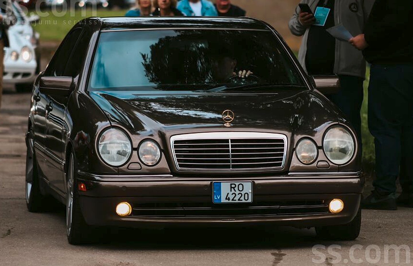 Mercedes-Benz E420 — foto 6