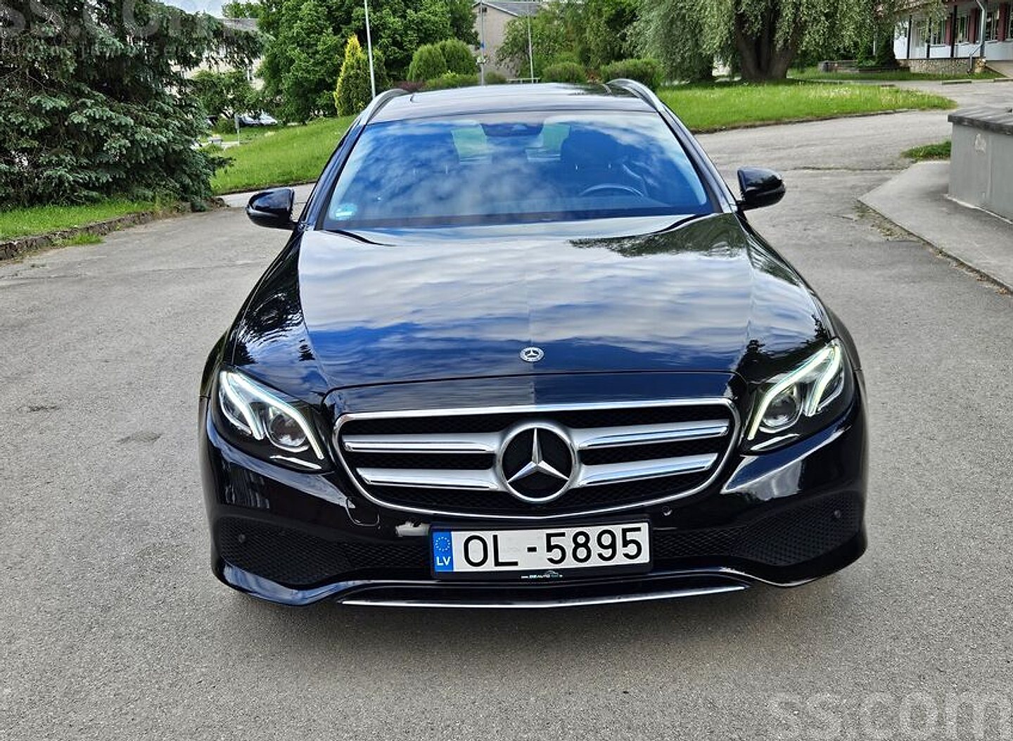 Mercedes-Benz E350 — foto 2
