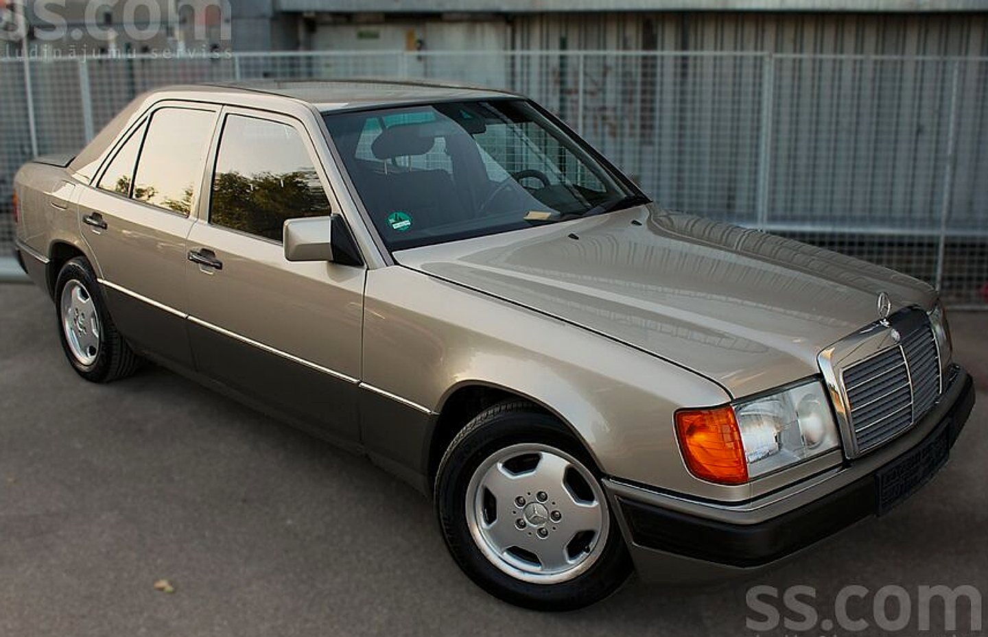 Mercedes-Benz E230 — foto 5