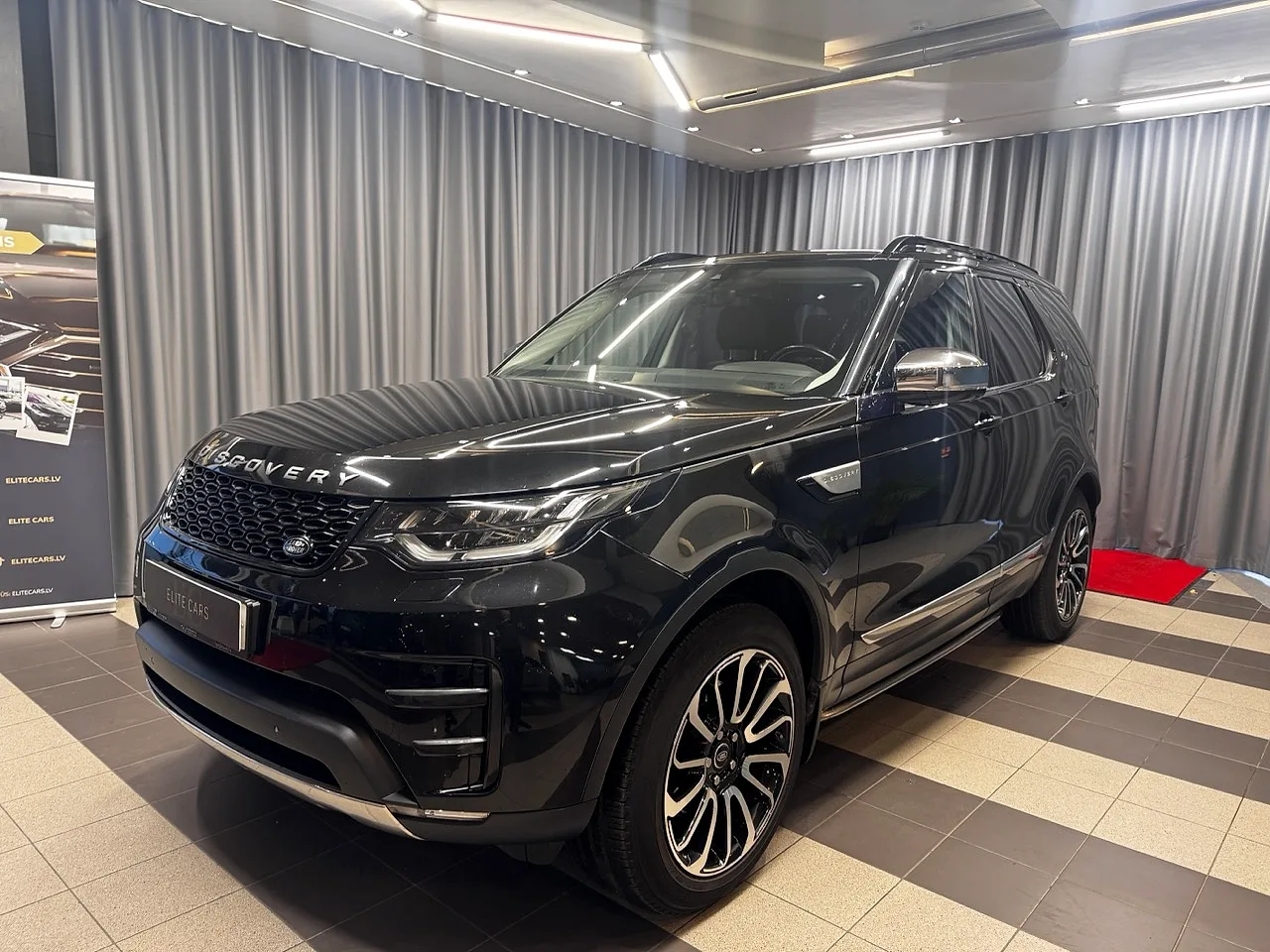 Land Rover Discovery, 2018. gads