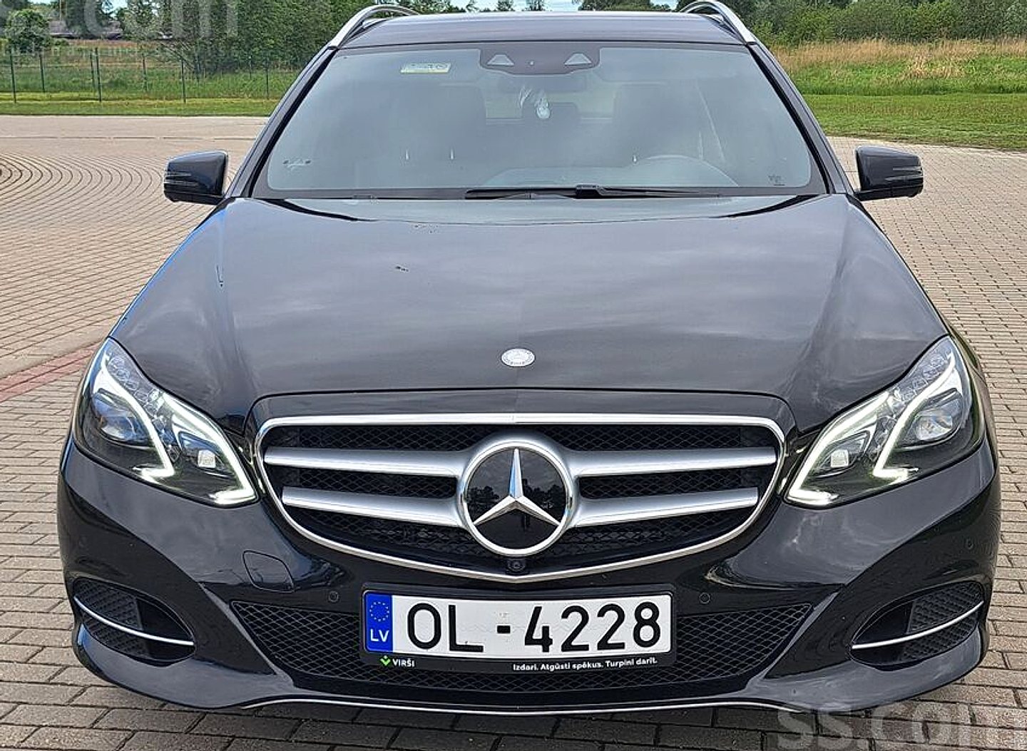 Mercedes-Benz E220 — foto 2