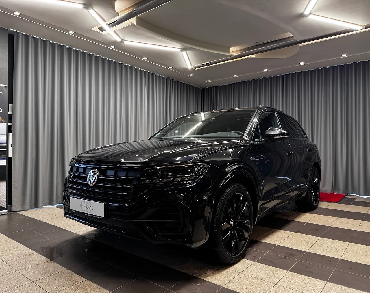 Volkswagen Toureg R, 2021. gads