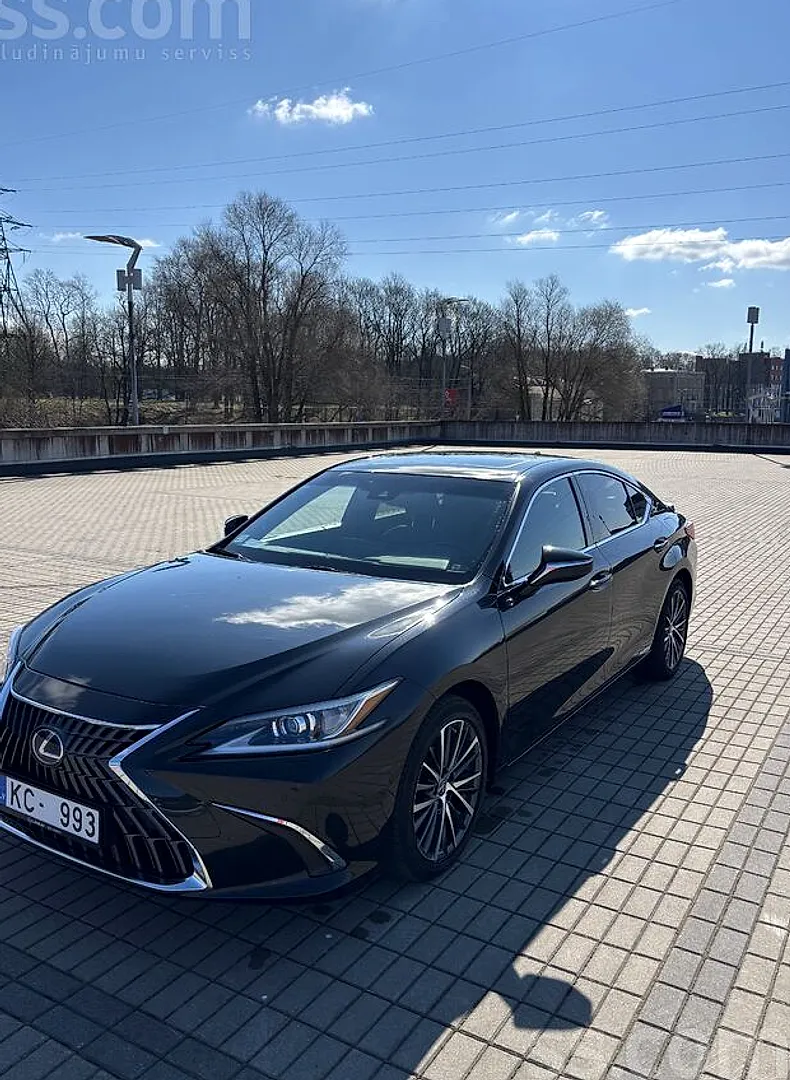 Lexus ES, 2022. gads