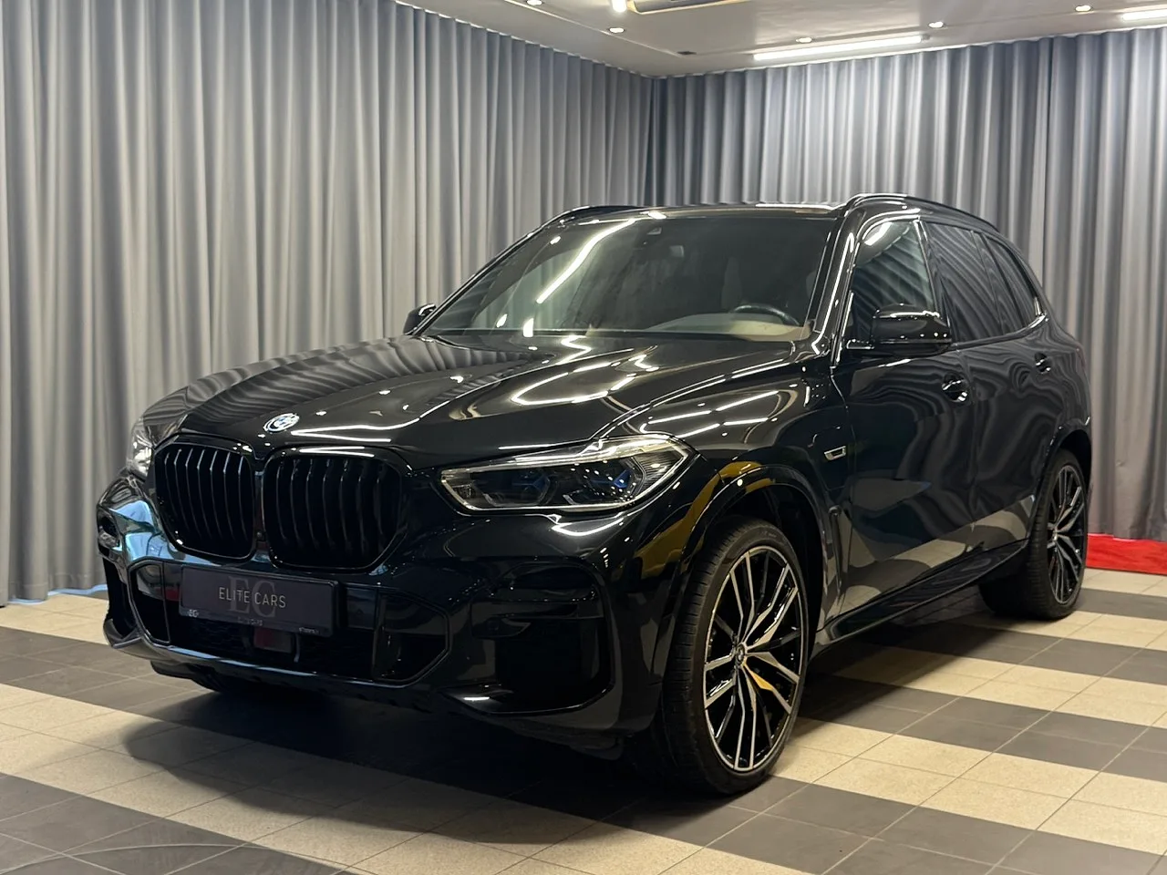 BMW X5 xDrive45e, 2022. gads