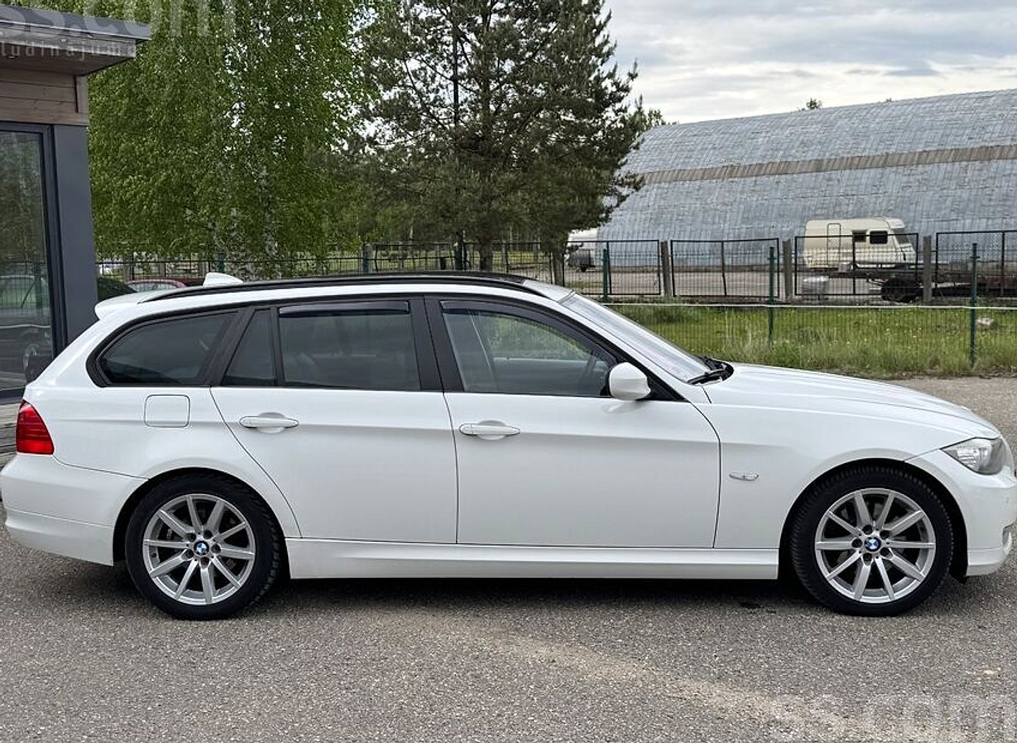 BMW 320 — foto 2