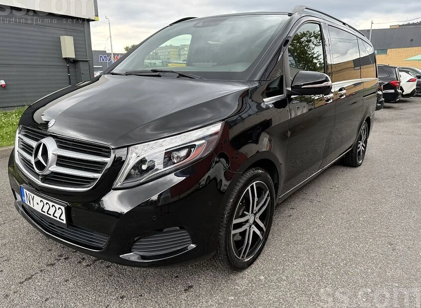 Mercedes-Benz V220