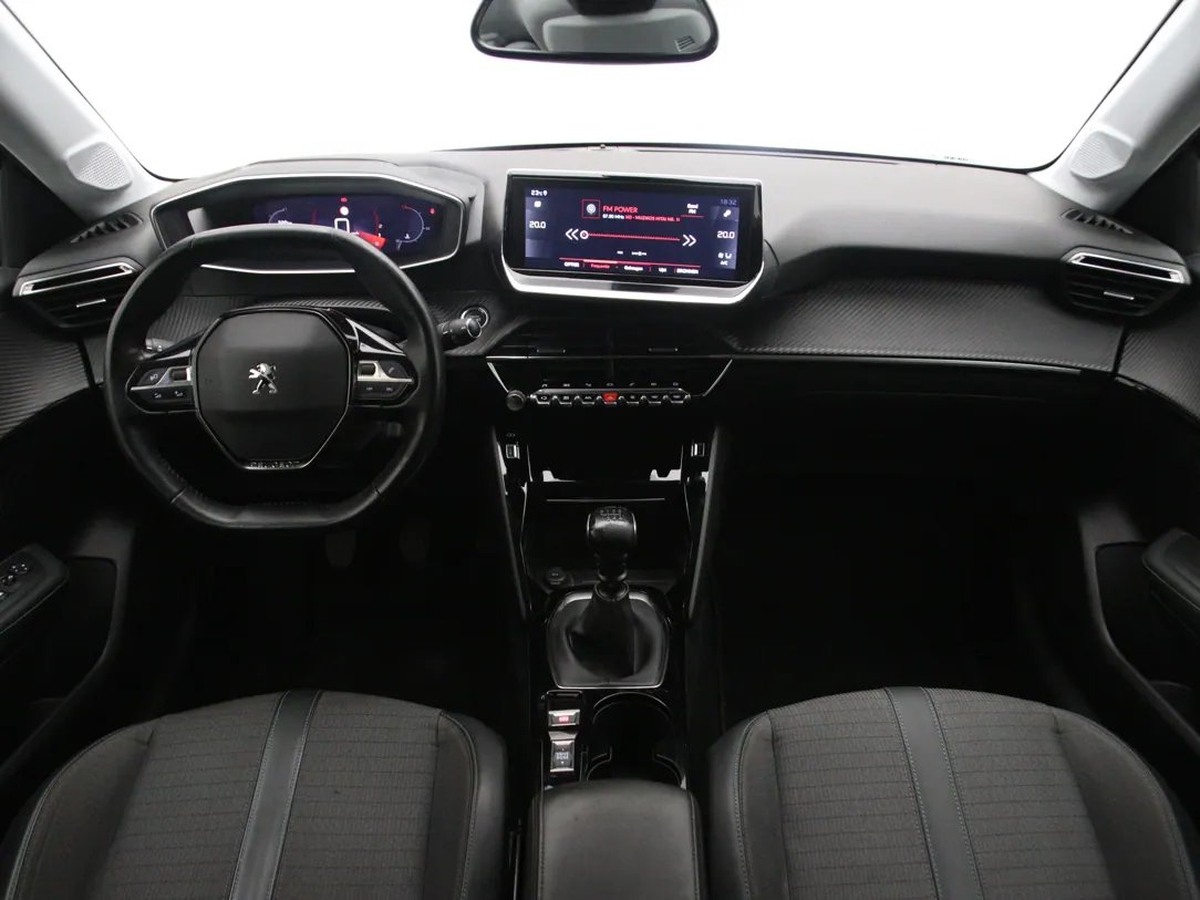 Peugeot 208 — foto 3
