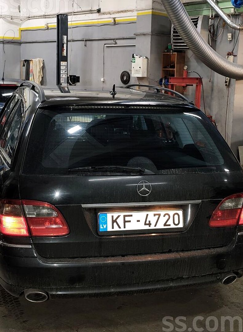 Mercedes-Benz E320 — foto 2