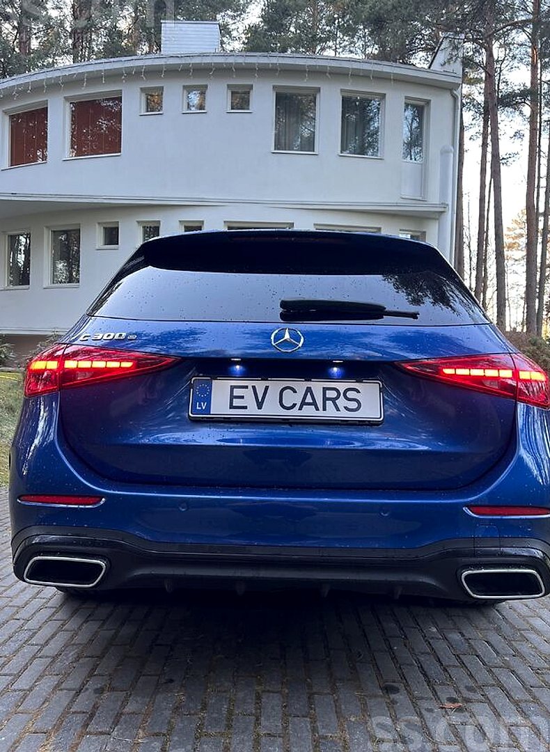 Mercedes-Benz C300 — foto 4
