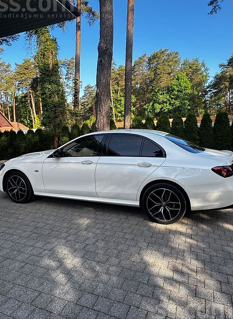 Mercedes-Benz E300 — foto 5
