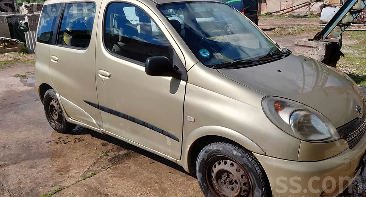 Toyota Yaris, 2000. gads