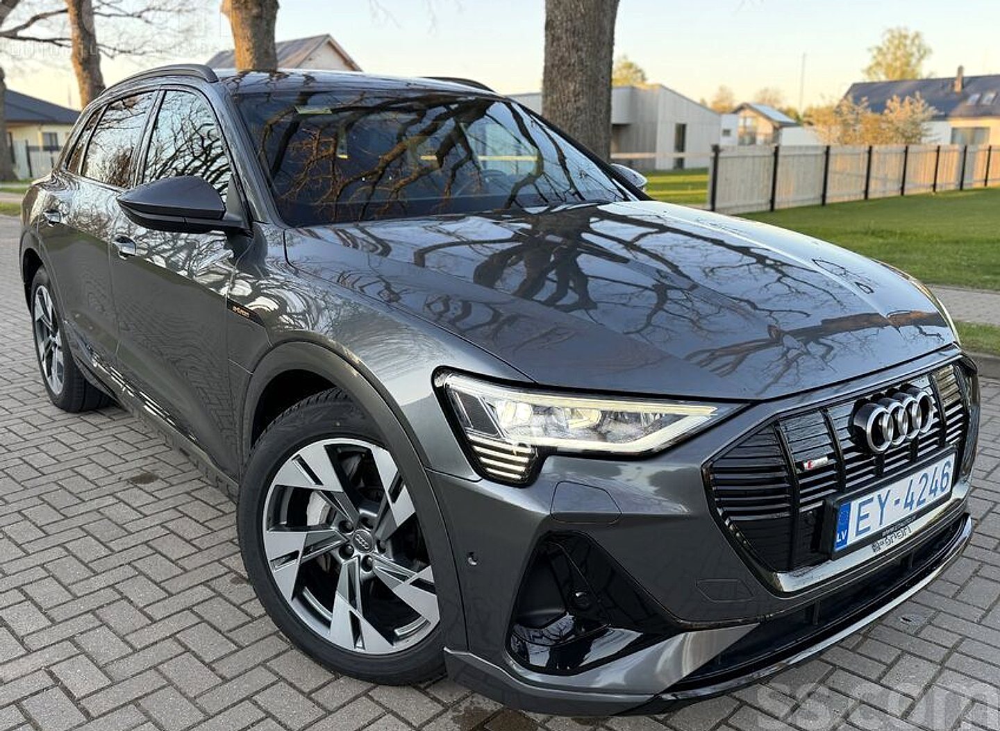 Audi E-tron — foto 5