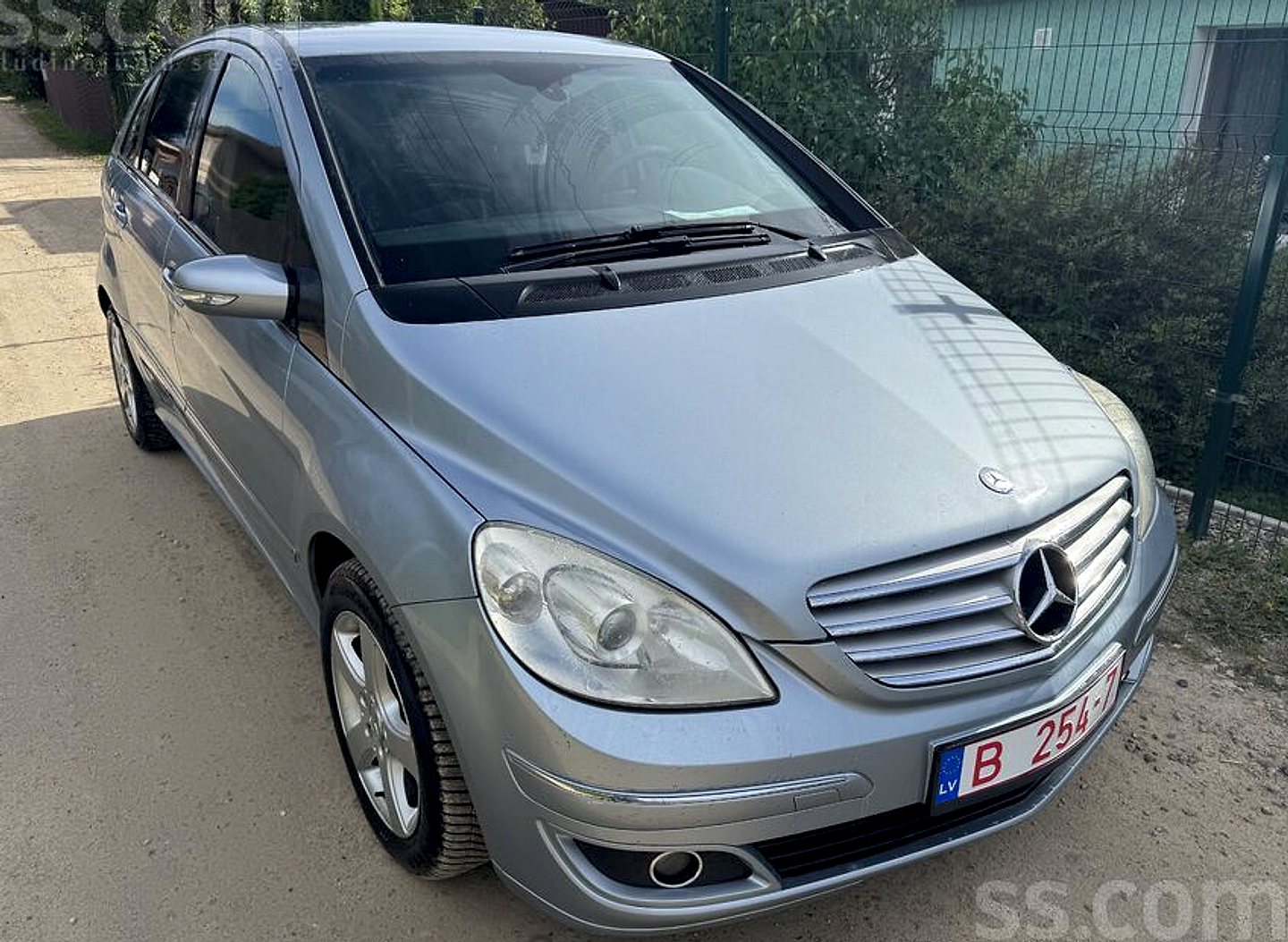 Mercedes-Benz B180 — foto 3