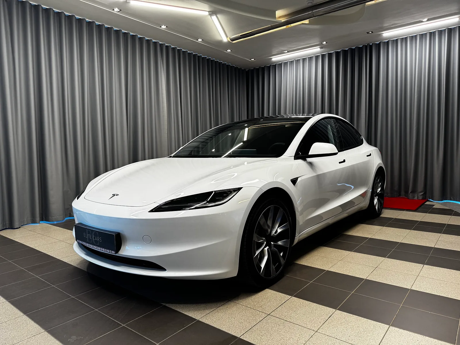 Tesla Model 3, 2023. gads