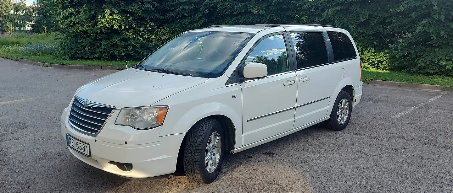 Chrysler Town & Country, 2010. gads