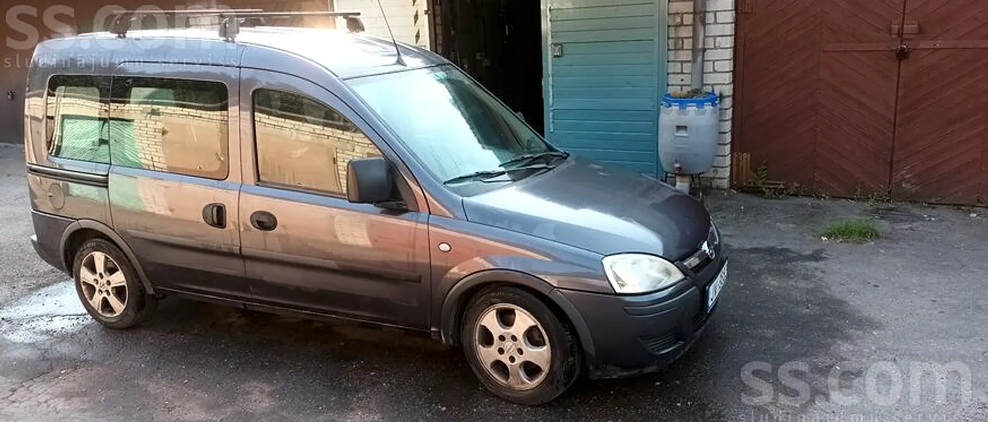 Opel Combo, 2004. gads