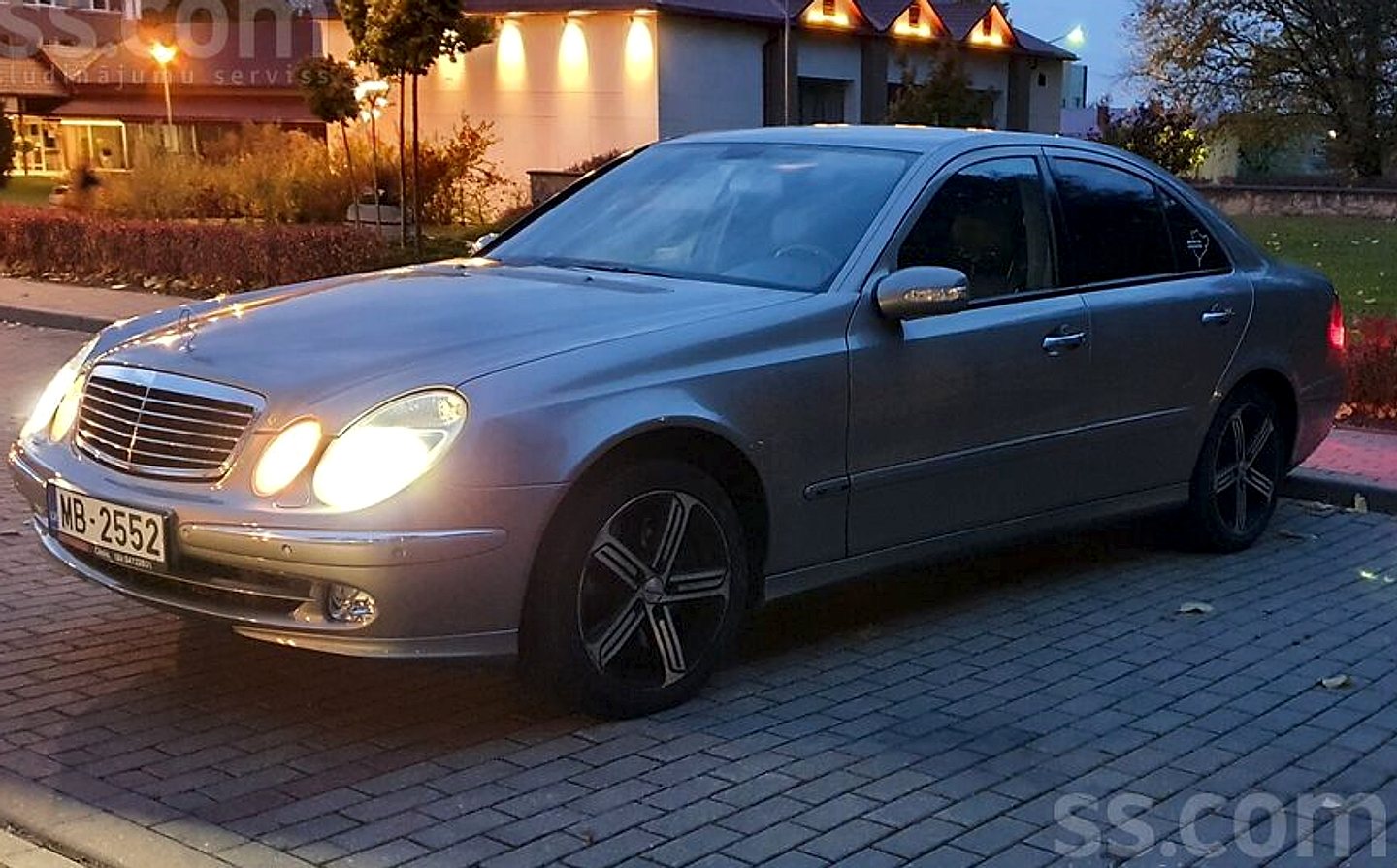 Mercedes-Benz E500 — foto 4