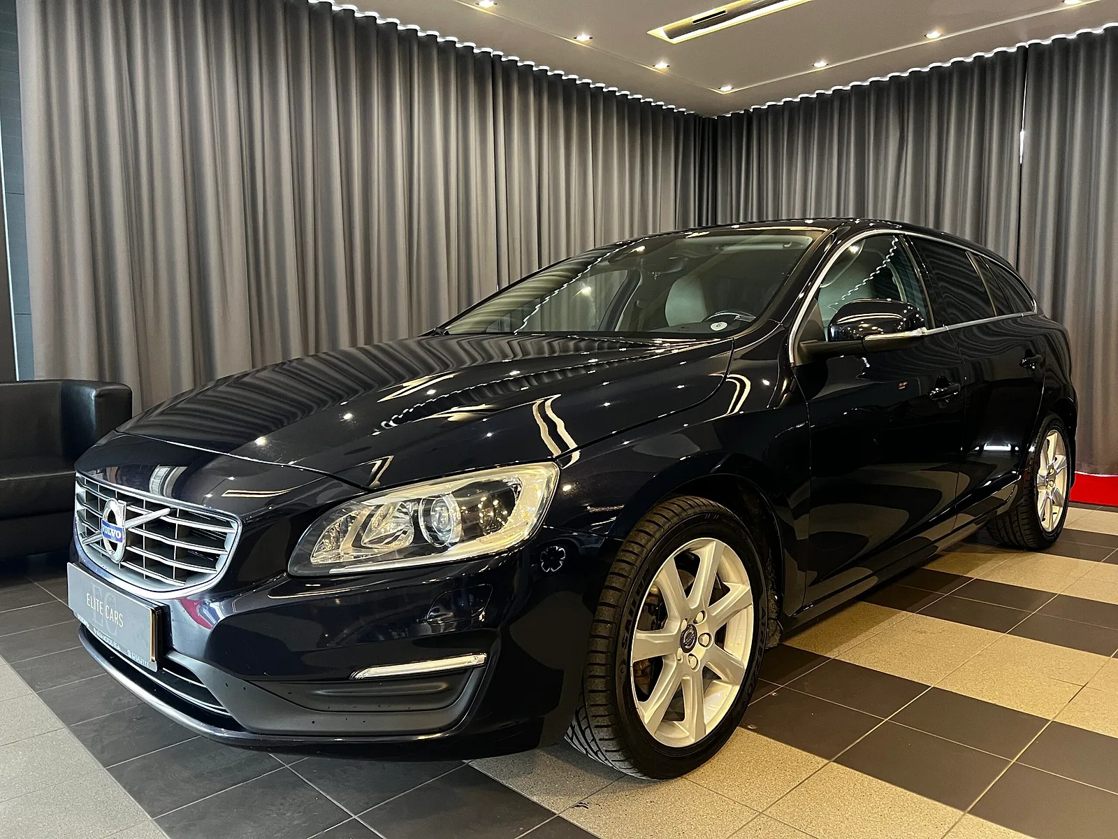 Volvo V60, 2017. gads