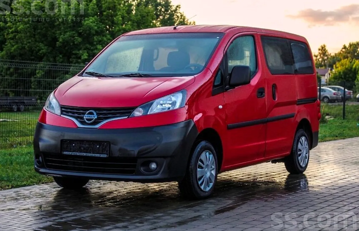 Nissan NV200, 2011. gads