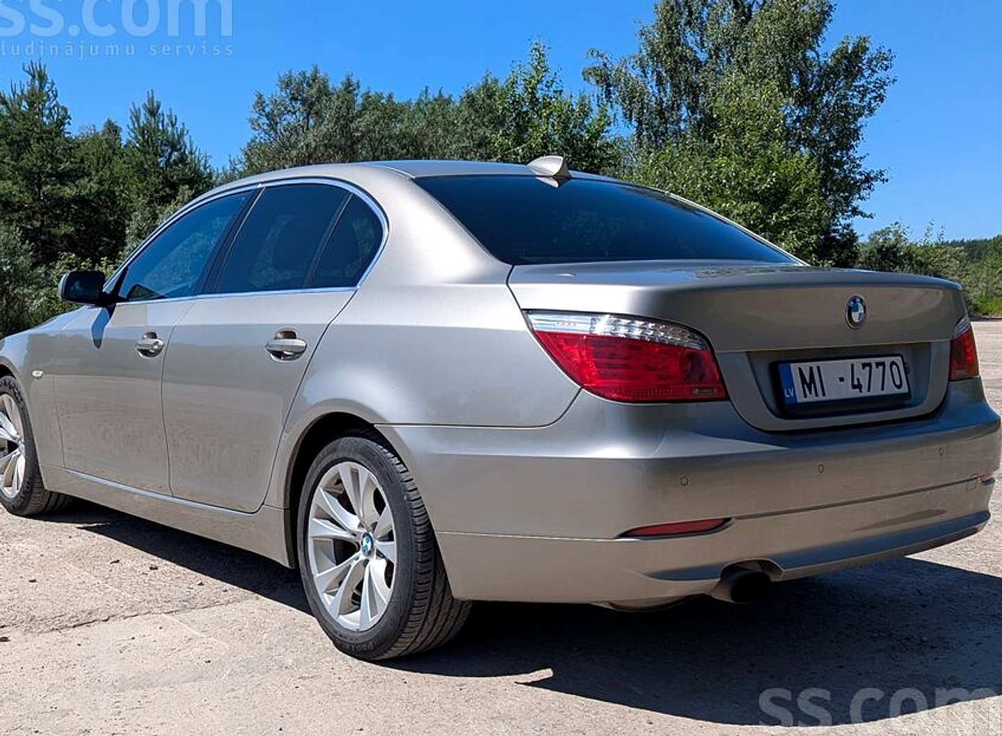 BMW 520 — foto 3