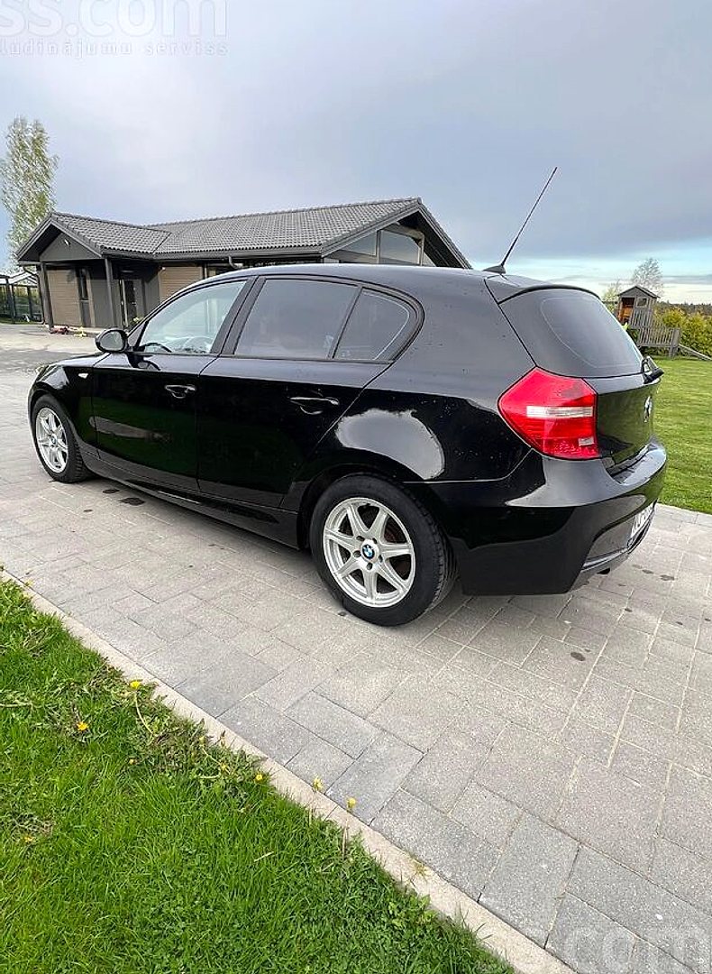BMW 118 — foto 4