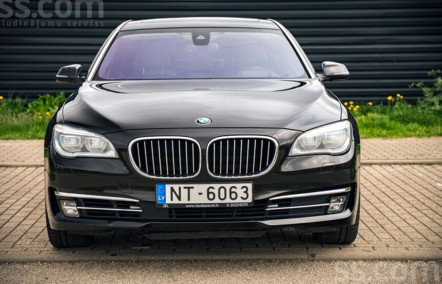 BMW 750 — foto 2
