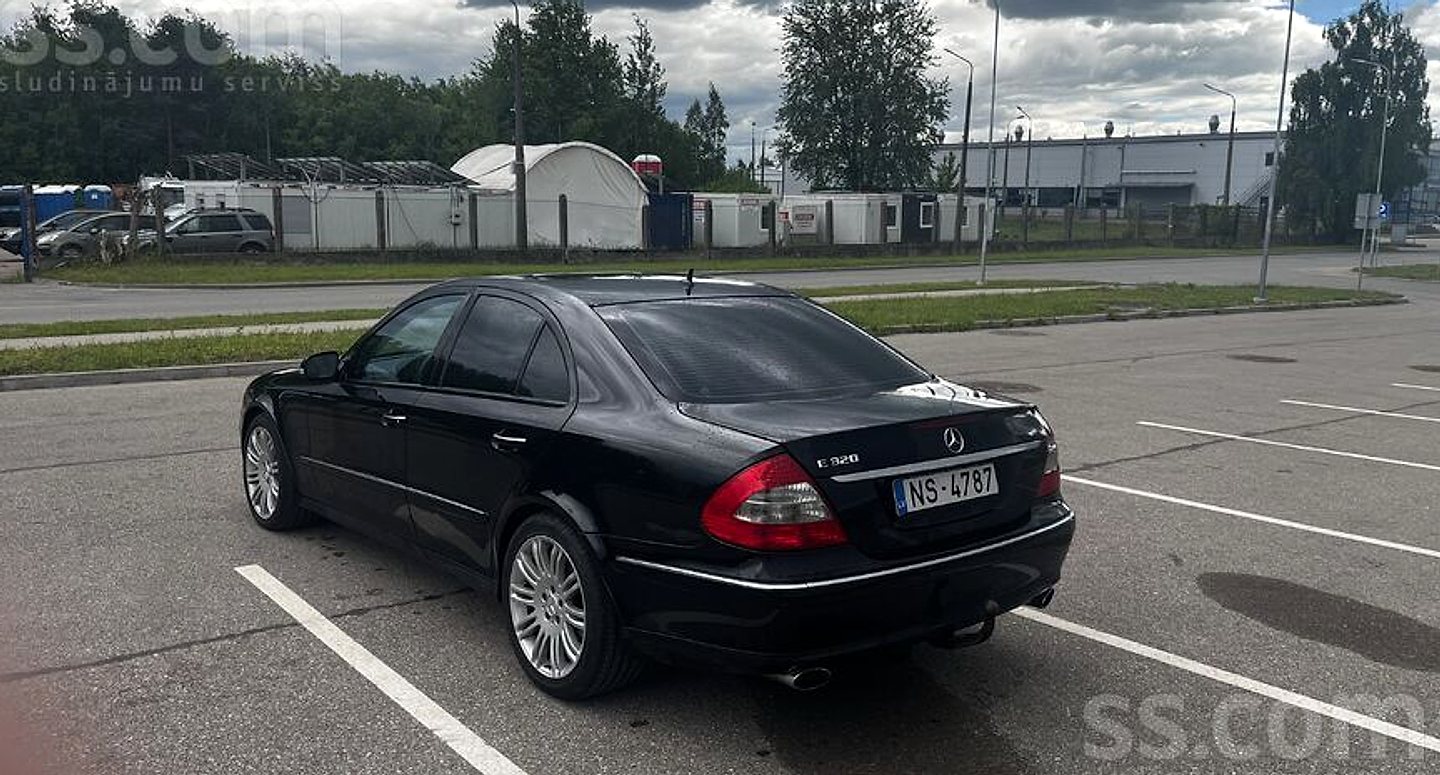 Mercedes-Benz E320 — foto 4