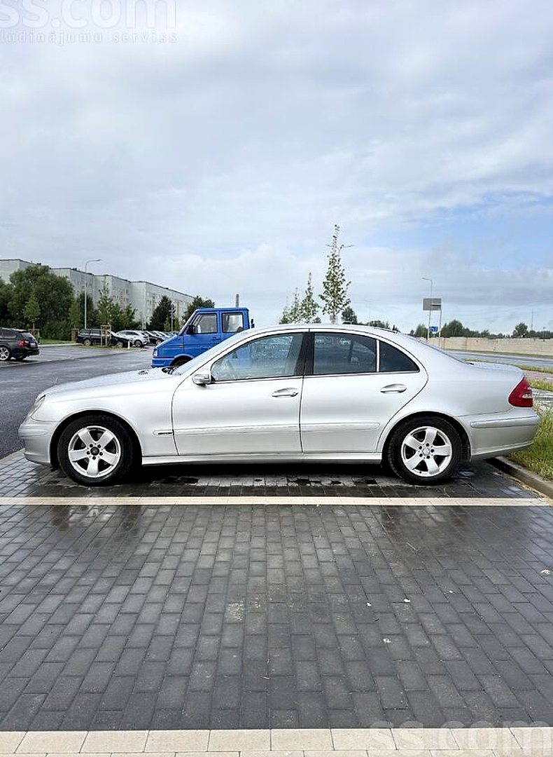 Mercedes-Benz E270 — foto 3