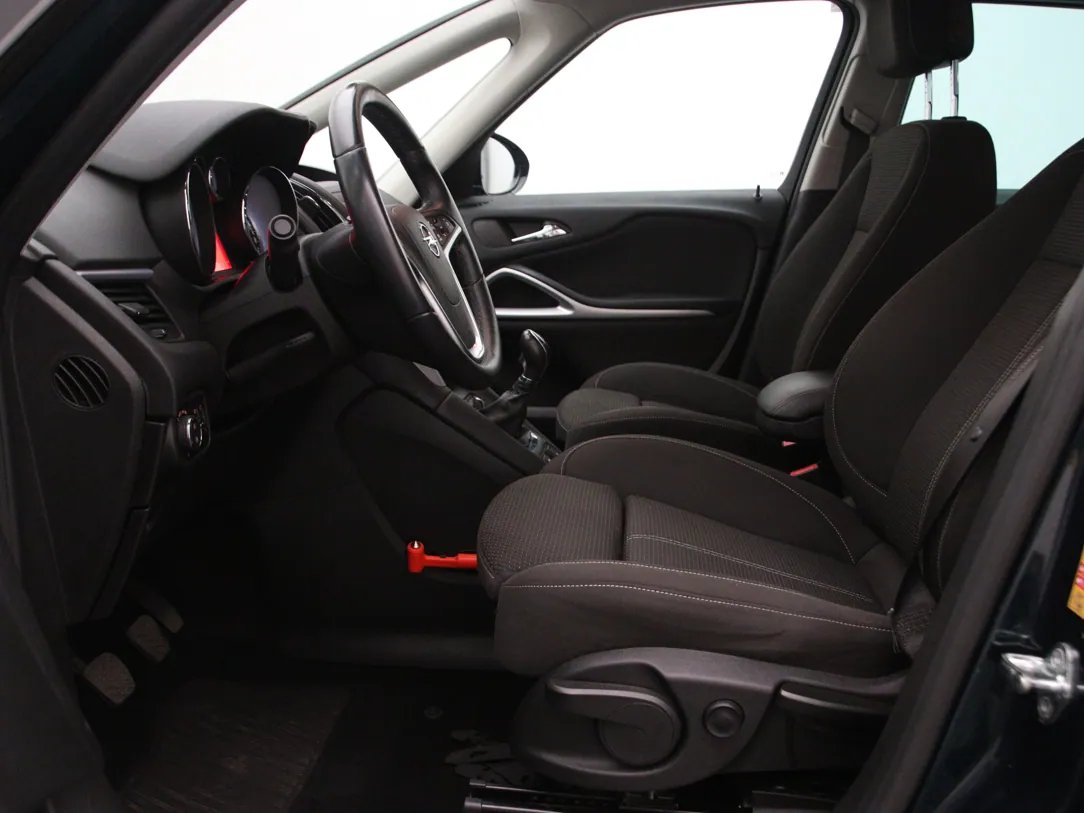 Opel Zafira Tourer — foto 5