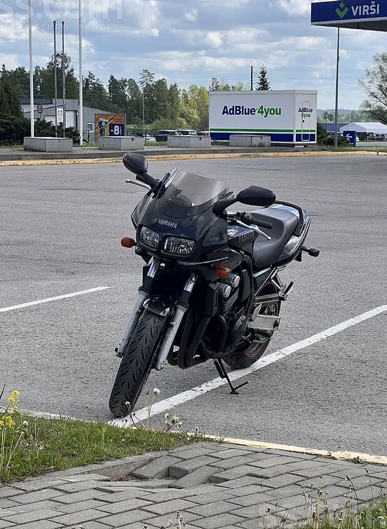 Yamaha Fzs600, 2002. gads