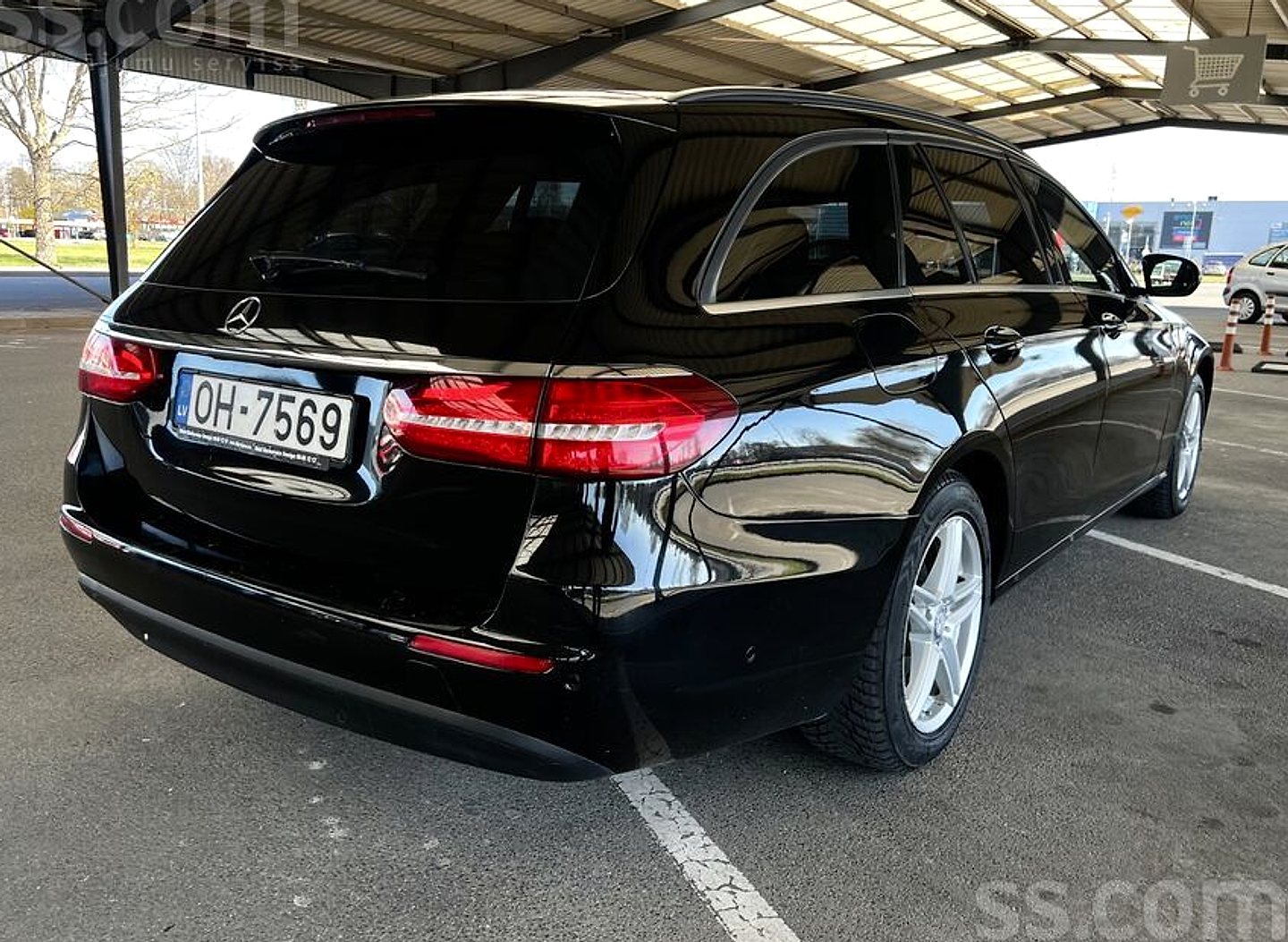 Mercedes-Benz E220 — foto 4