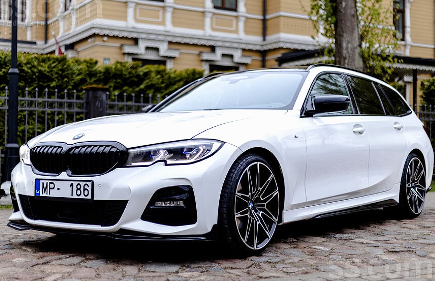 BMW 320 — foto 2