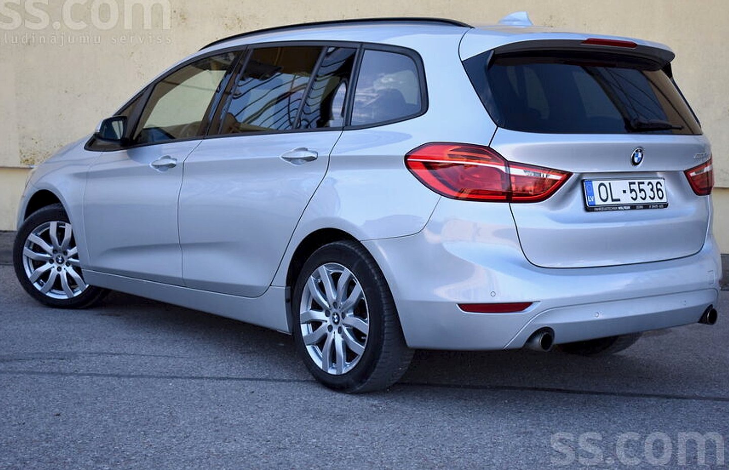 BMW 220 — foto 2