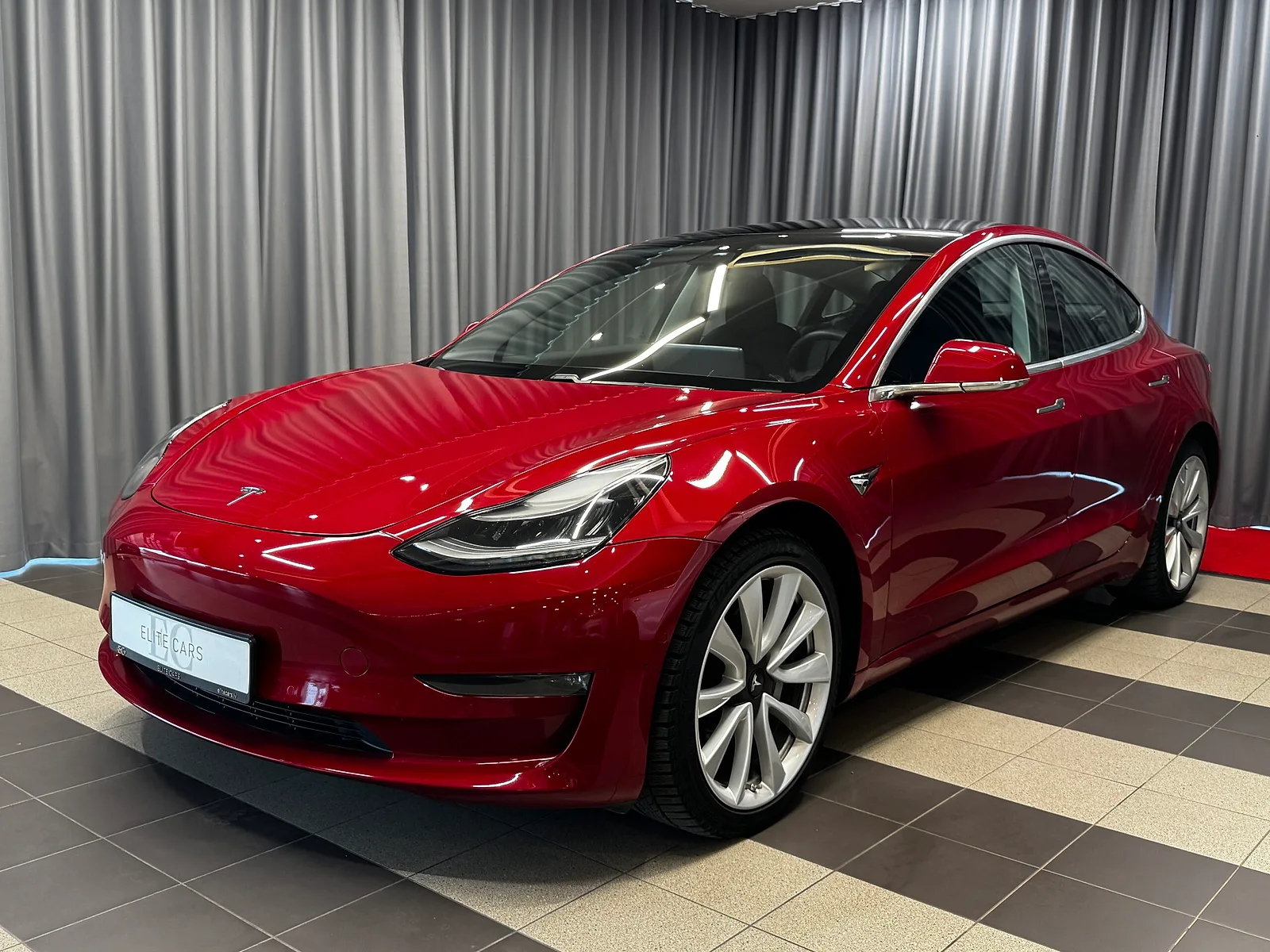 Tesla Model 3, 2019. gads