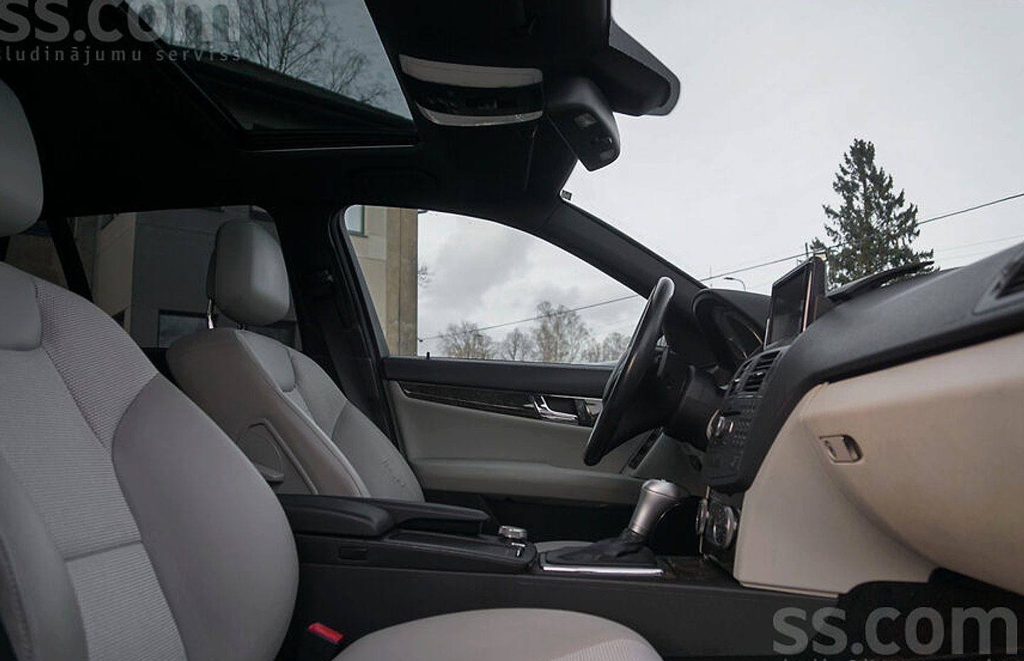 Mercedes-Benz C350 — foto 5