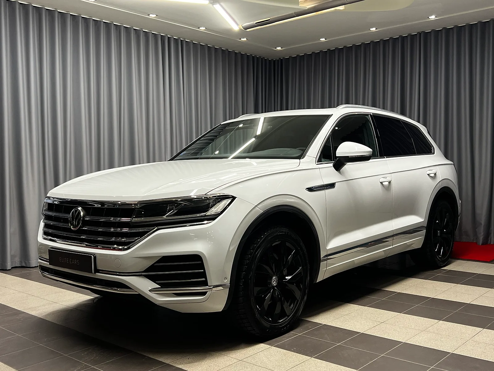 Volkswagen Touareg, 2018. gads