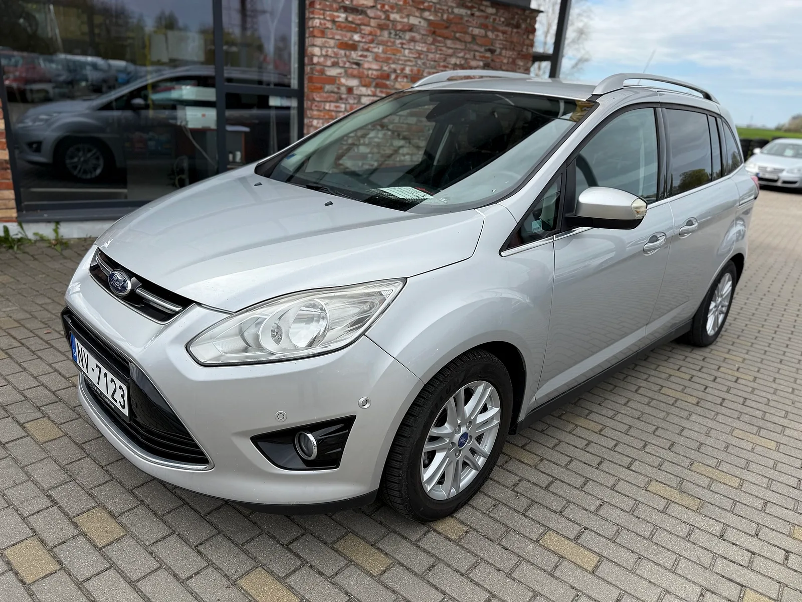 Ford Nav pieejams, 2014. gads