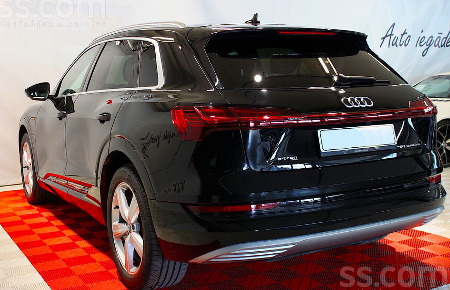 Audi E-tron — foto 6