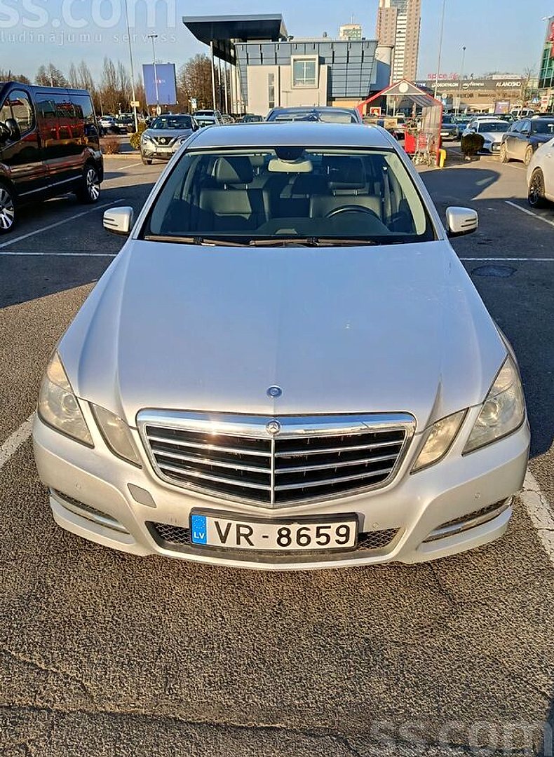 Mercedes-Benz E220 — foto 5