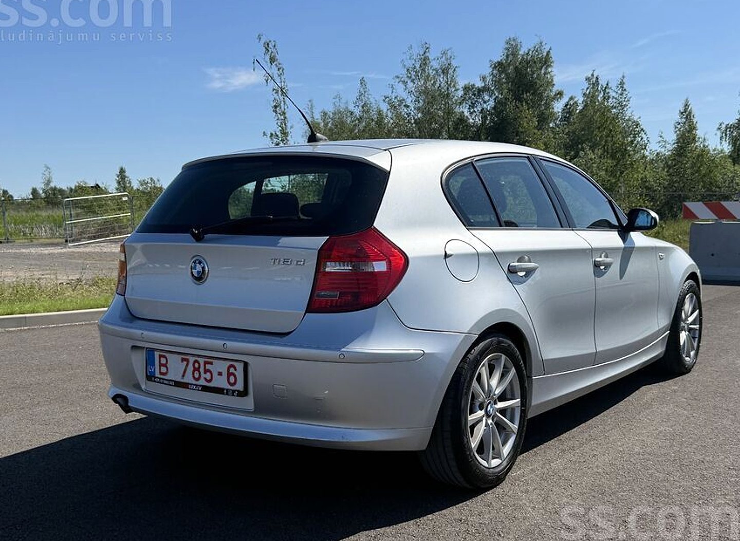 BMW 118 — foto 2