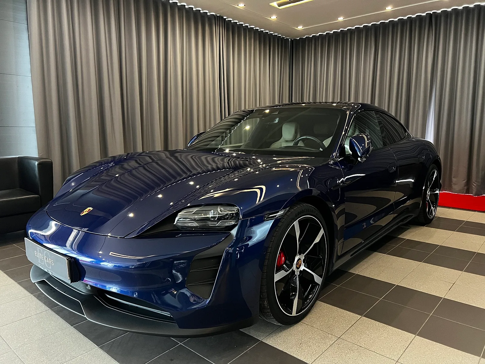 Porsche Taycan, 2020. gads