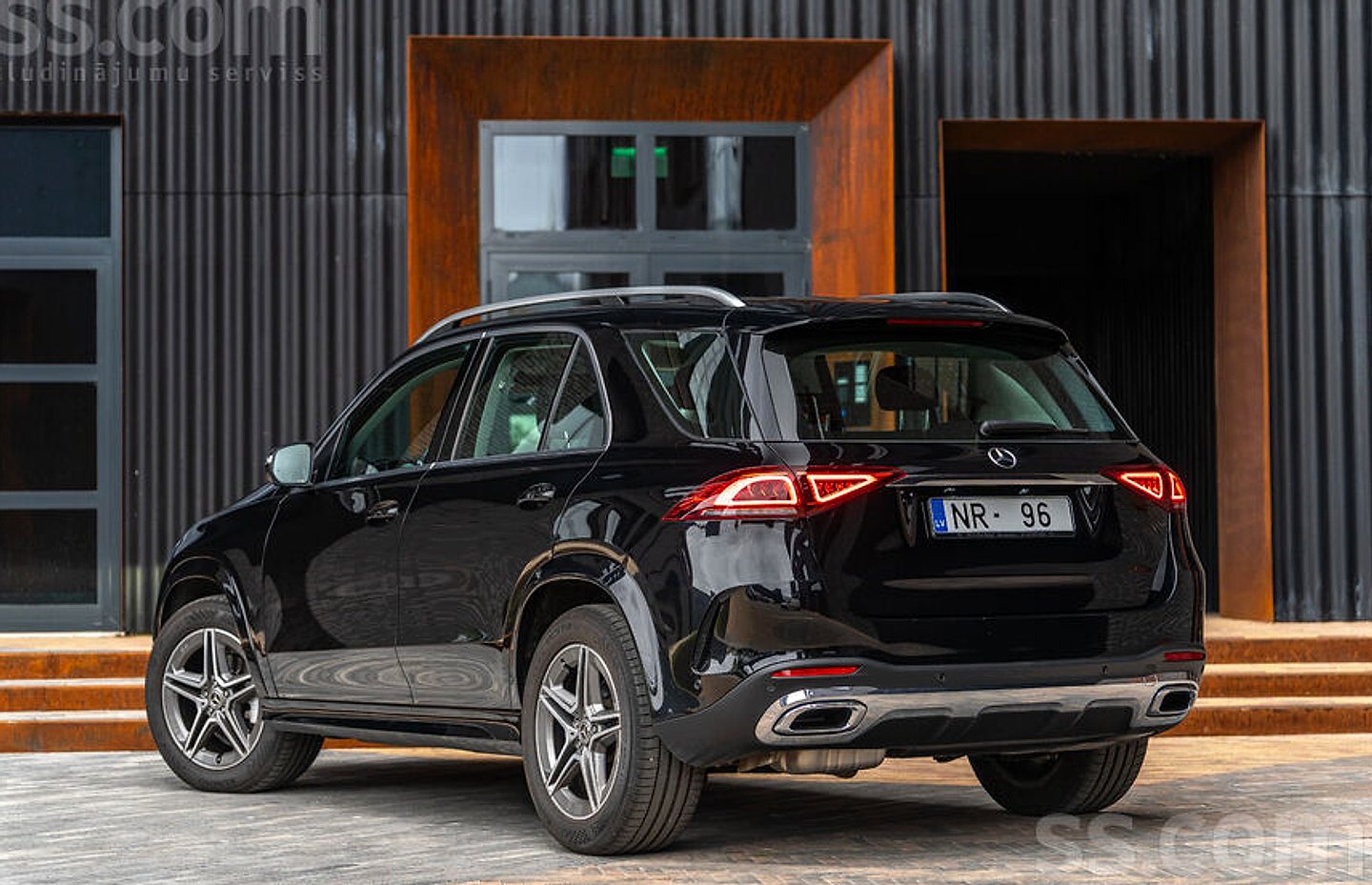 Mercedes-Benz GLE 300 — foto 6