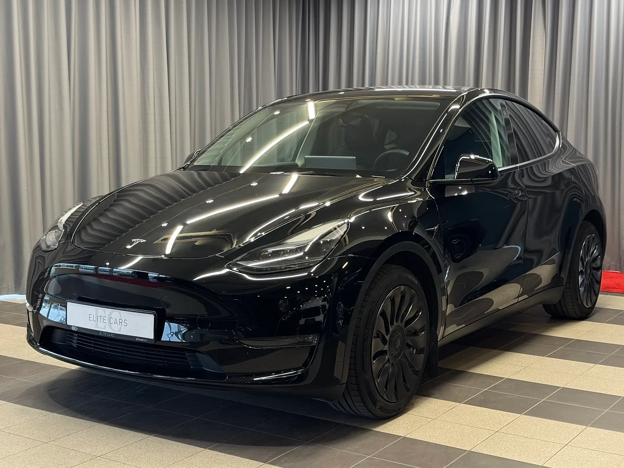 Tesla Model Y, 2021. gads