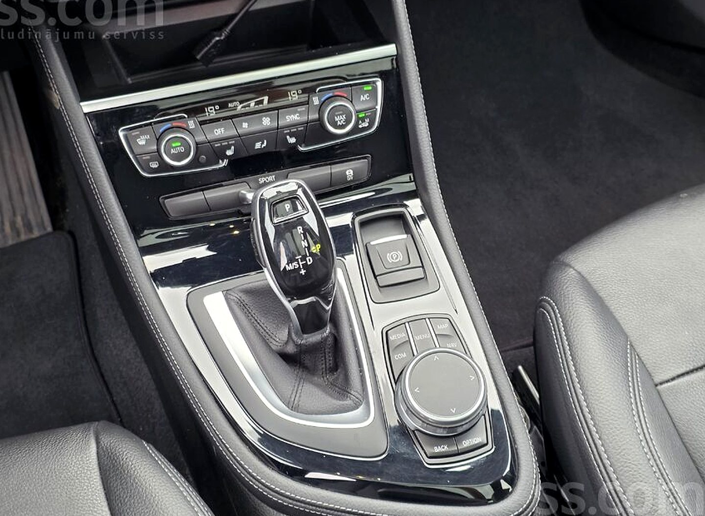 BMW 218 — foto 6