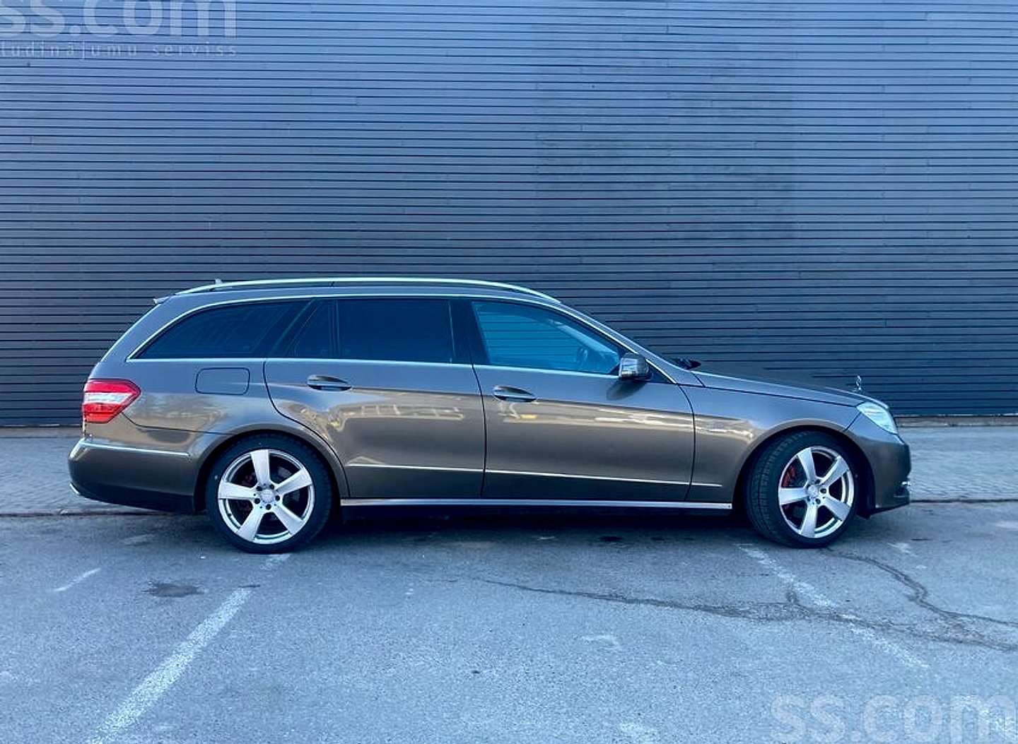 Mercedes-Benz E200 — foto 3