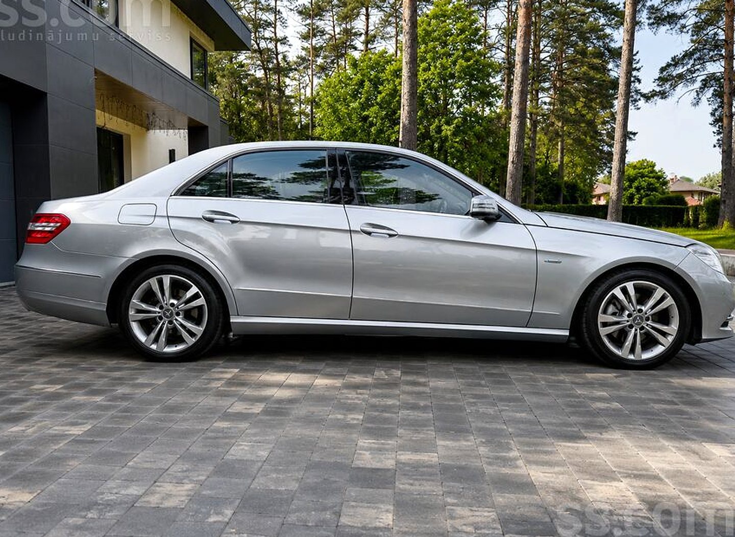 Mercedes-Benz E350 — foto 6