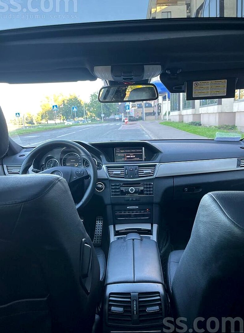 Mercedes-Benz E350 — foto 6
