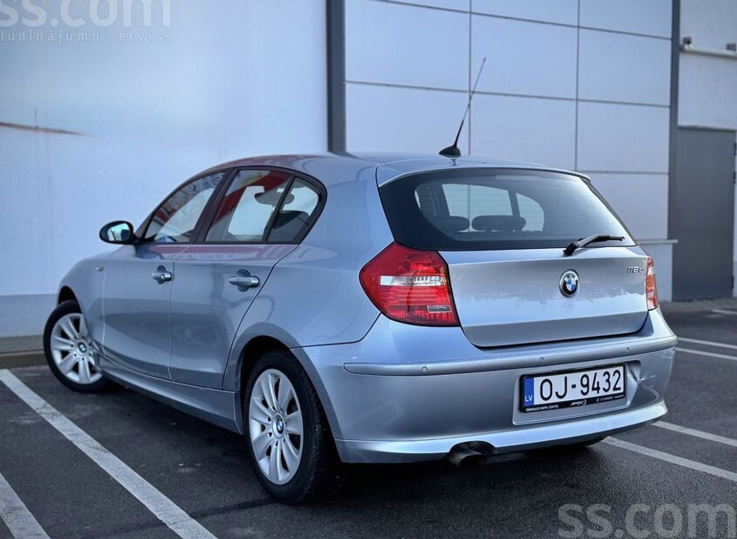BMW 118 — foto 4