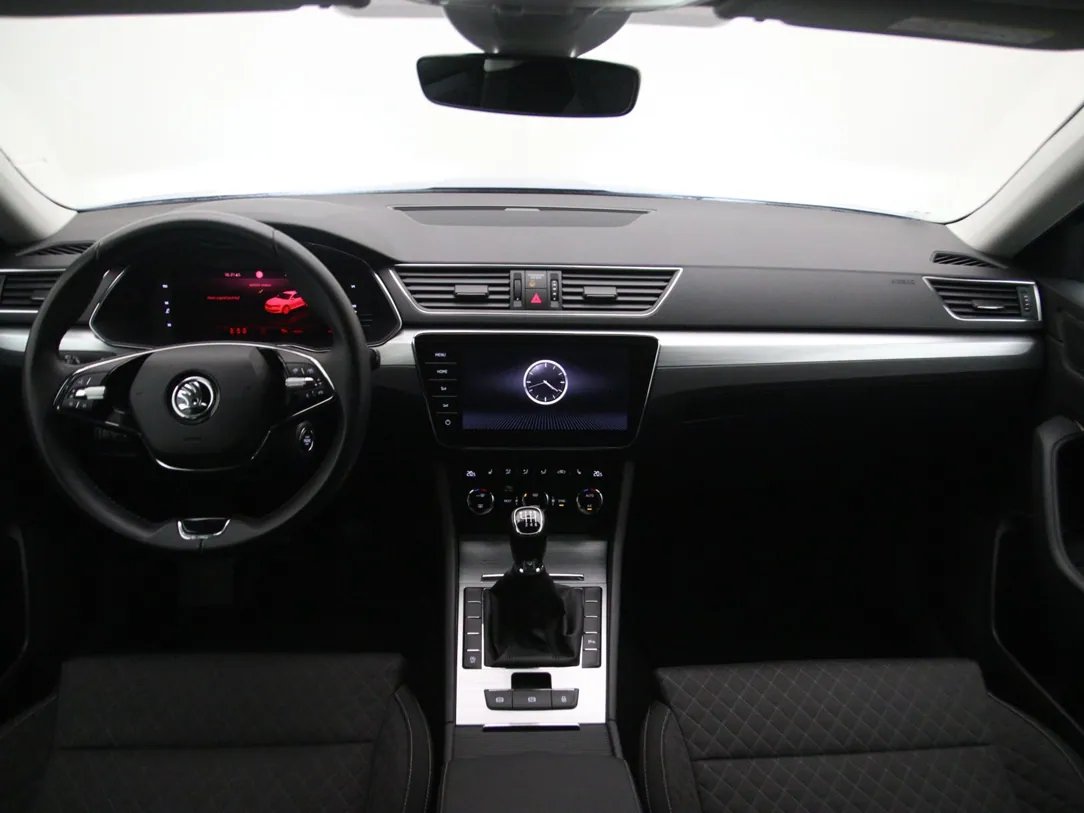 Škoda Superb — foto 3